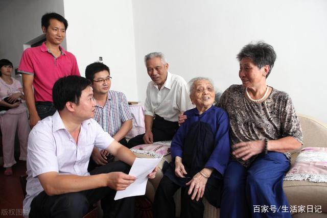 退休老人有福了！70歲老人享受養老金還有高齡補貼，你領取了嗎？(圖3)